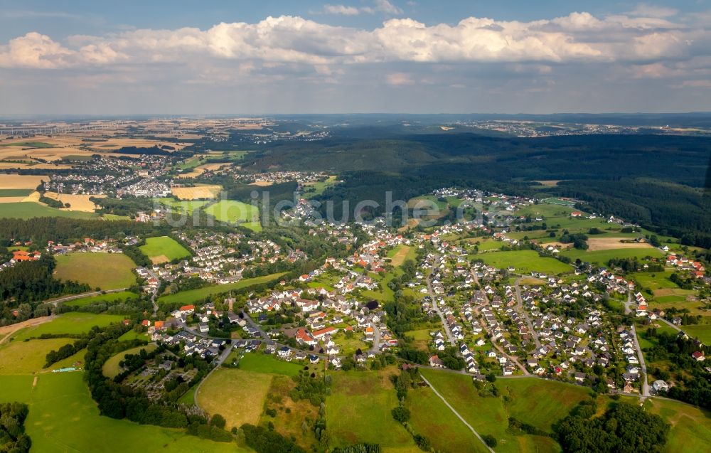 Allagen aus der Vogelperspektive: Dorfkern in Allagen im Bundesland Nordrhein-Westfalen