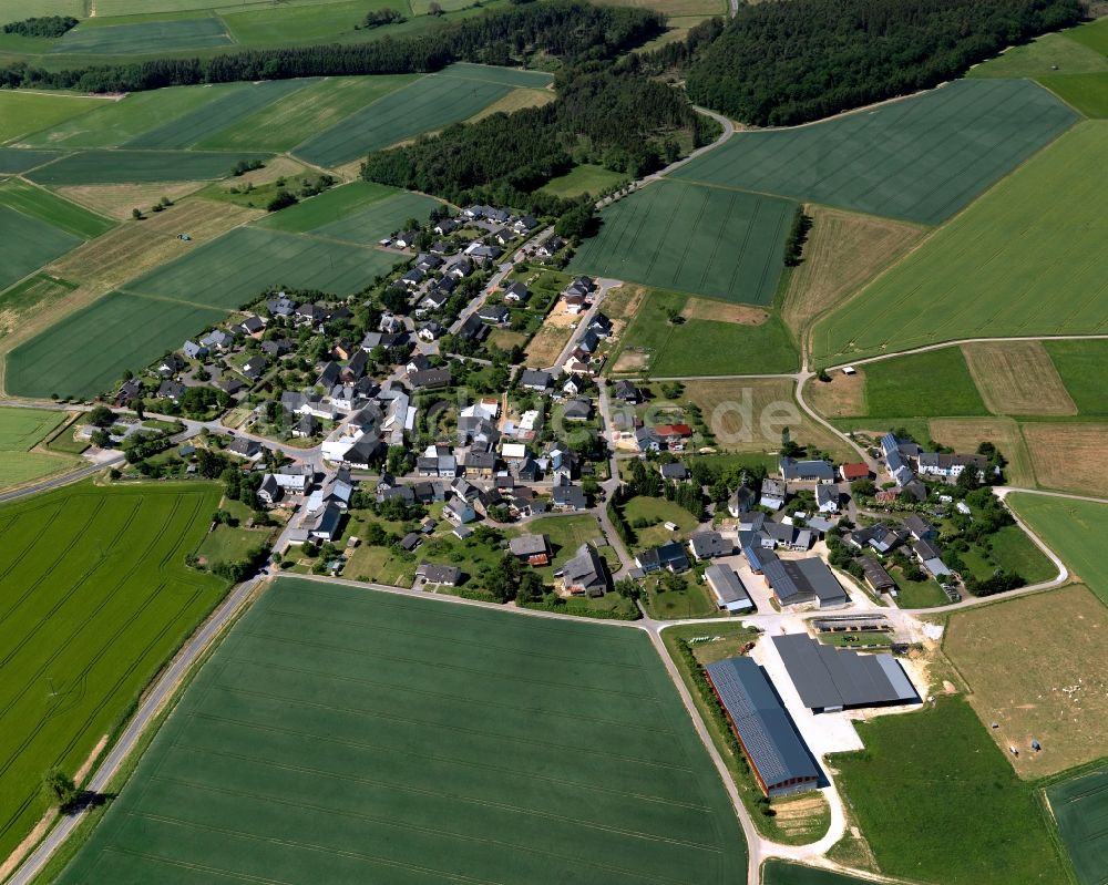 Altweidelbach aus der Vogelperspektive: Dorfkern in Altweidelbach im Bundesland Rheinland-Pfalz