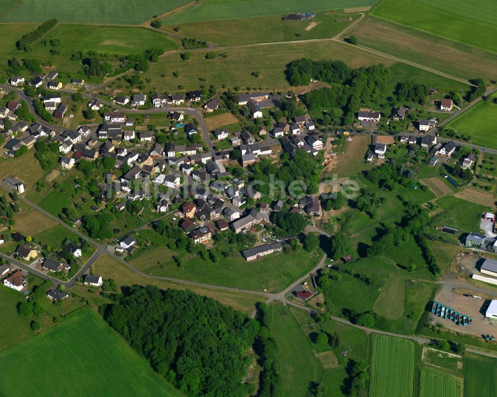 Attenhausen aus der Vogelperspektive: Dorfkern in Attenhausen im Bundesland Rheinland-Pfalz