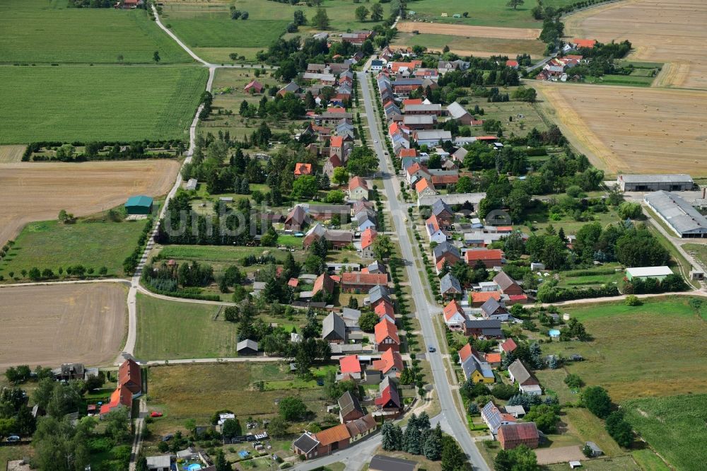 Barenthin aus der Vogelperspektive: Dorfkern in Barenthin im Bundesland Brandenburg, Deutschland