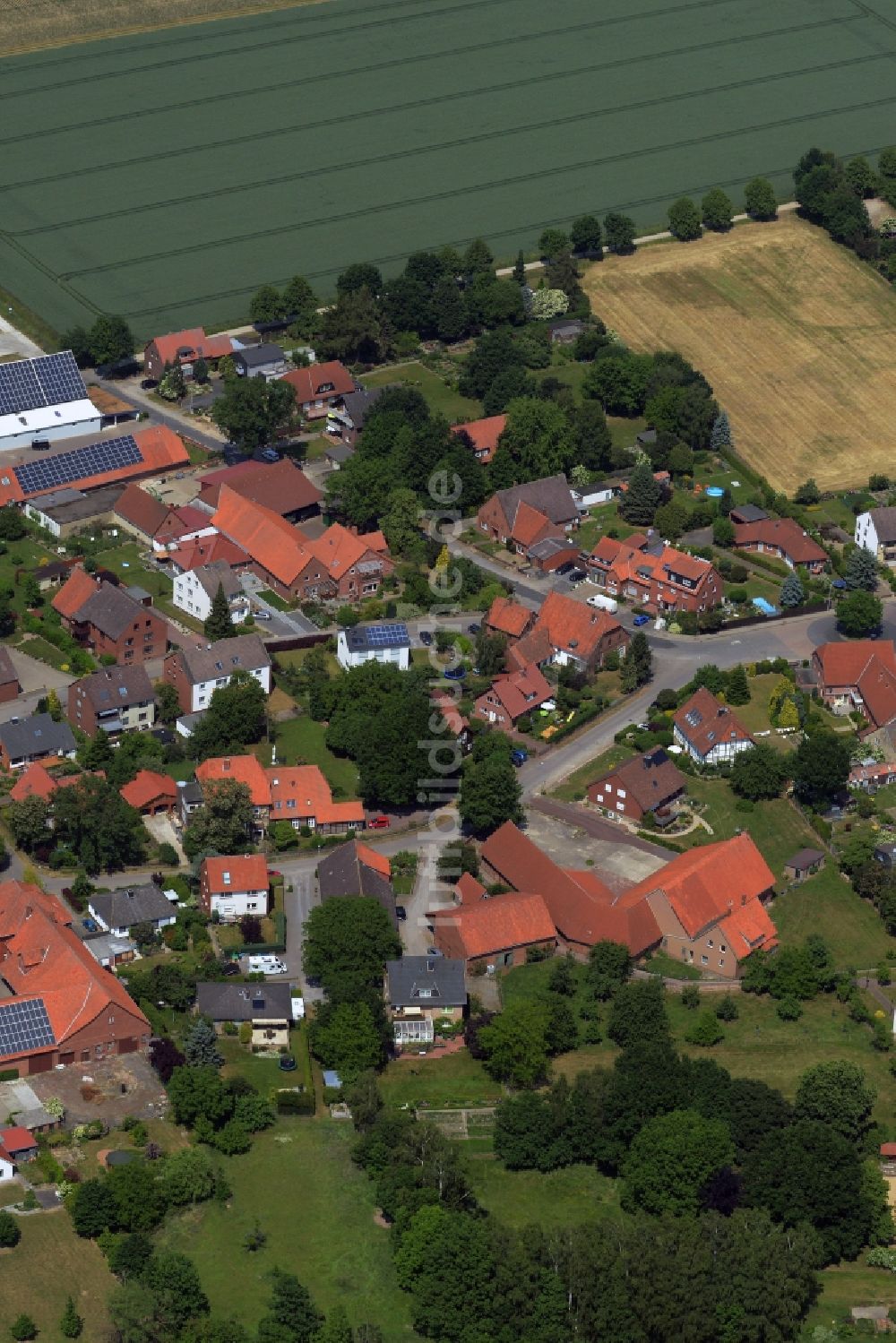 Barsinghausen aus der Vogelperspektive: Dorfkern in Barsinghausen im Bundesland Niedersachsen