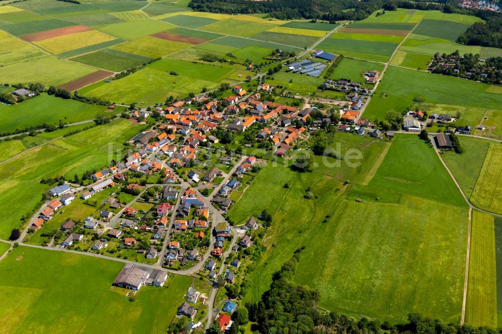 Luftaufnahme Basdorf - Dorfkern in Basdorf im Bundesland Hessen, Deutschland