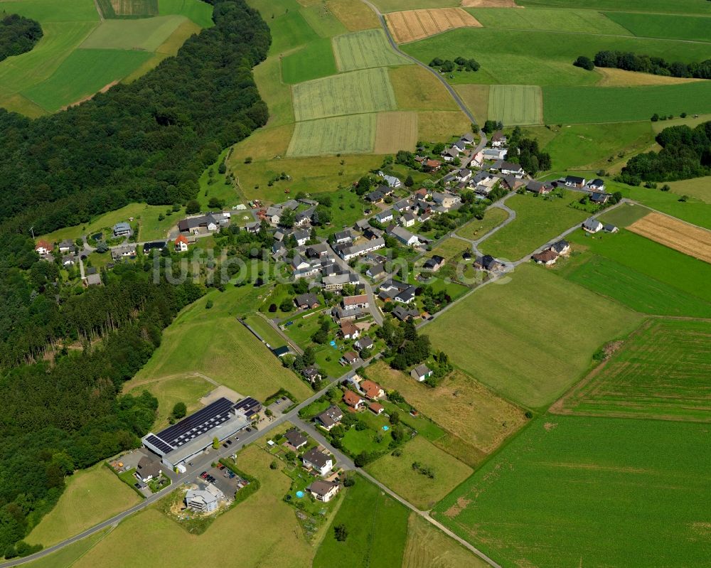 Bühlingen, Neustadt (Wied) aus der Vogelperspektive: Dorfkern in Bühlingen, Neustadt (Wied) im Bundesland Rheinland-Pfalz