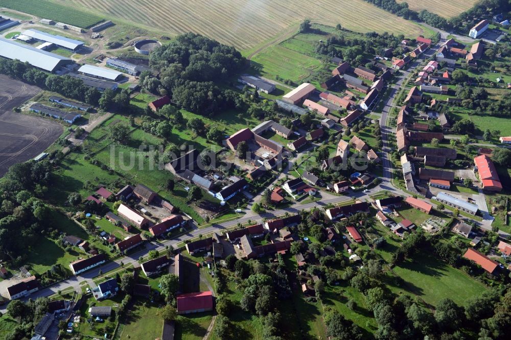 Heiligengrabe OT Blesendorf aus der Vogelperspektive: Dorfkern Blesendorf in der Gemeinde Heiligengrabe im Bundesland Brandenburg