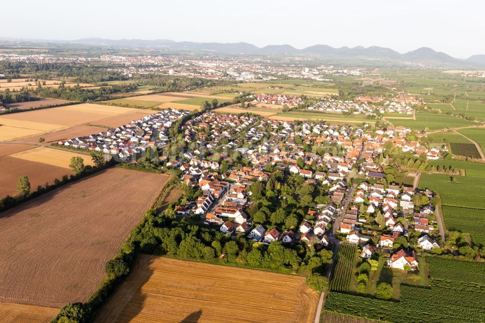 Bornheim von oben - Dorfkern in Bornheim im Bundesland Rheinland-Pfalz, Deutschland