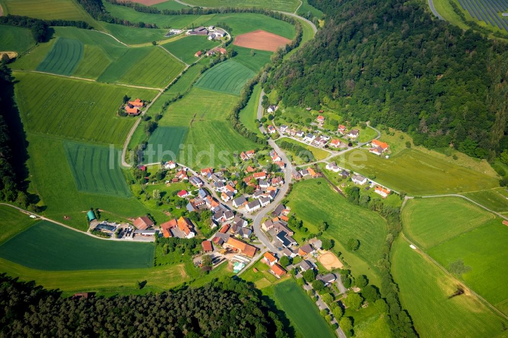 Braunsen von oben - Dorfkern in Braunsen im Bundesland Hessen, Deutschland