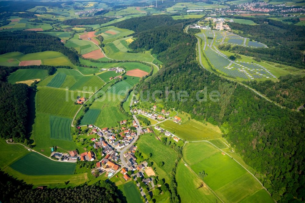 Braunsen aus der Vogelperspektive: Dorfkern in Braunsen im Bundesland Hessen, Deutschland