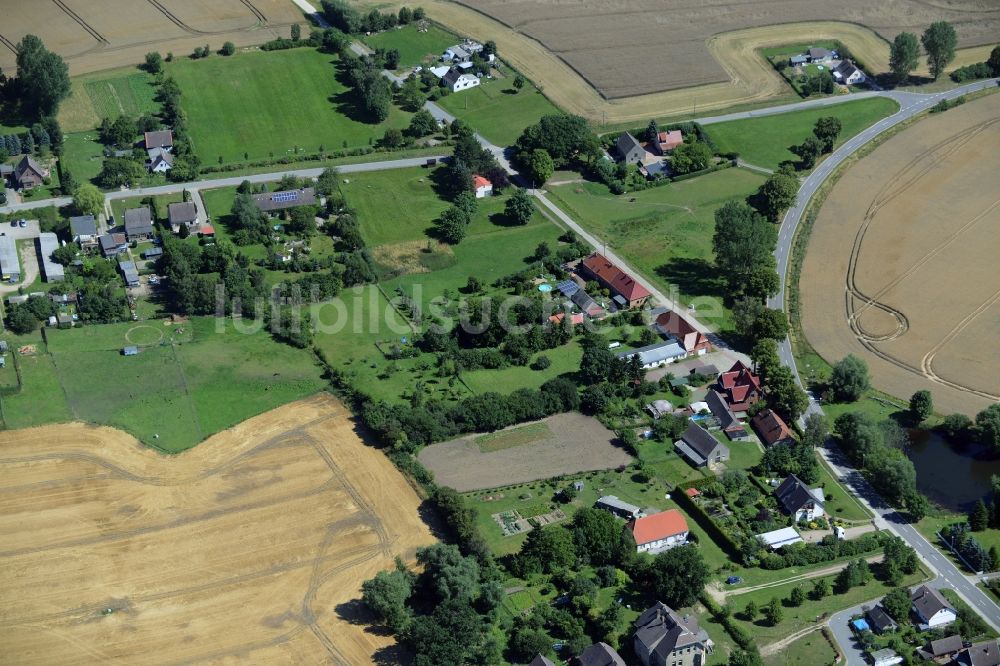 Dalkendorf von oben - Dorfkern in Dalkendorf im Bundesland Mecklenburg-Vorpommern