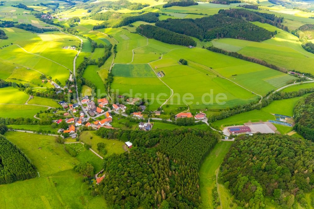 Luftaufnahme Deisfeld - Dorfkern in Deisfeld im Bundesland Hessen, Deutschland