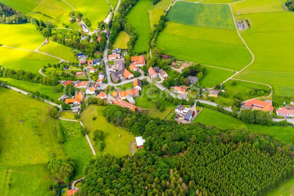 Deisfeld von oben - Dorfkern in Deisfeld im Bundesland Hessen, Deutschland