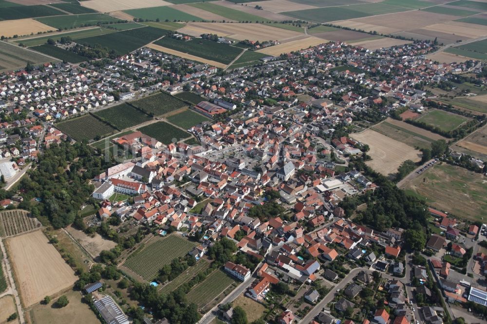 Dirmstein von oben - Dorfkern in Dirmstein im Bundesland Rheinland-Pfalz