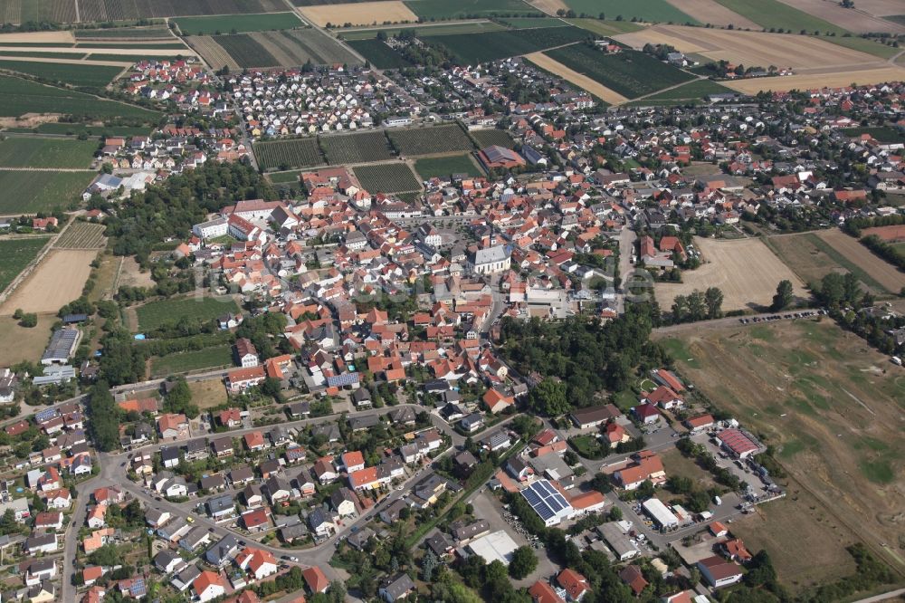 Dirmstein von oben - Dorfkern in Dirmstein im Bundesland Rheinland-Pfalz