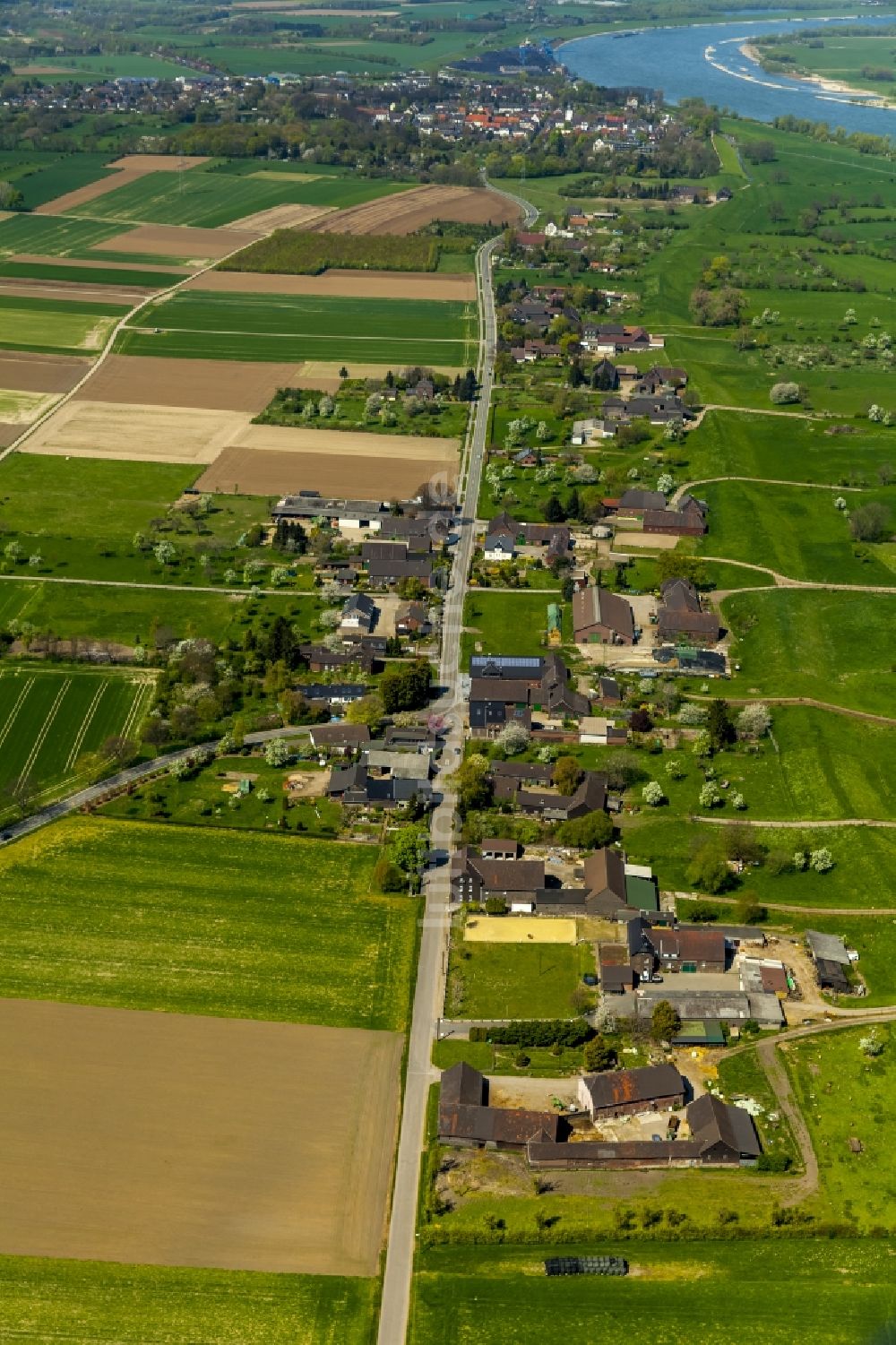 Luftaufnahme Duisburg, Binsheim - Dorfkern in Duisburg, Binsheim im Bundesland Nordrhein-Westfalen