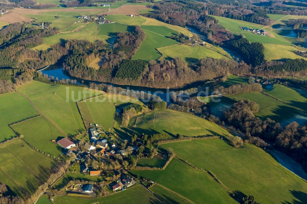 Ebinghausen von oben - Dorfkern in Ebinghausen im Bundesland Nordrhein-Westfalen, Deutschland