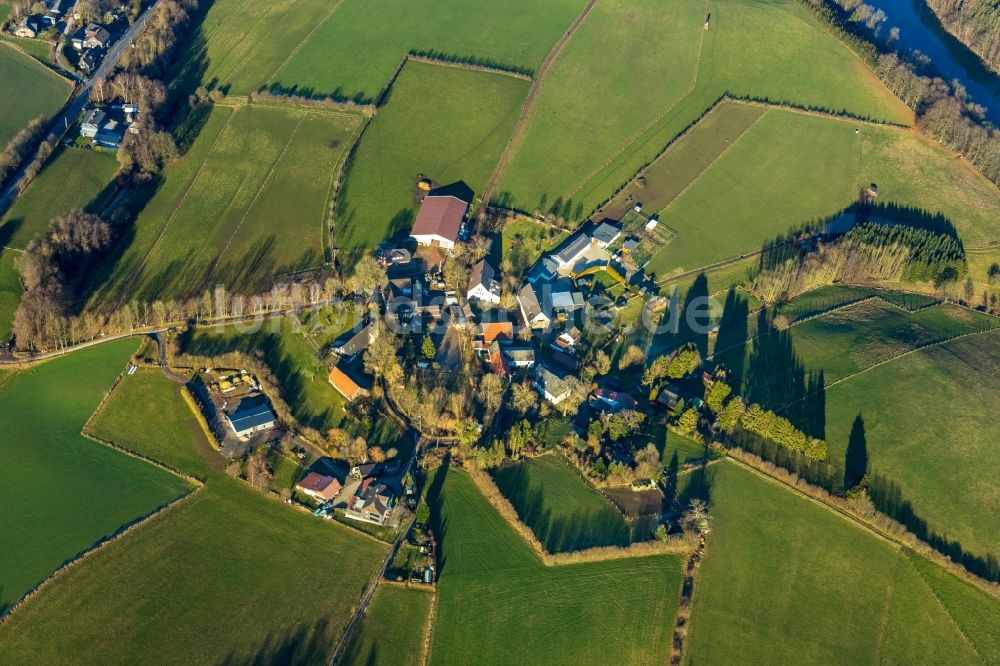 Ebinghausen aus der Vogelperspektive: Dorfkern in Ebinghausen im Bundesland Nordrhein-Westfalen, Deutschland