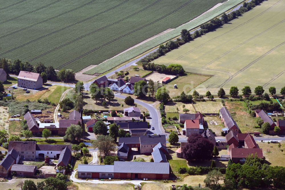 Luftbild Niedergörsdorf - Dorfkern von Eckmannsdorf umgeben von Feldern und landwirtschaftlichen Flächen in Niedergörsdorf im Bundesland Brandenburg, Deutschland