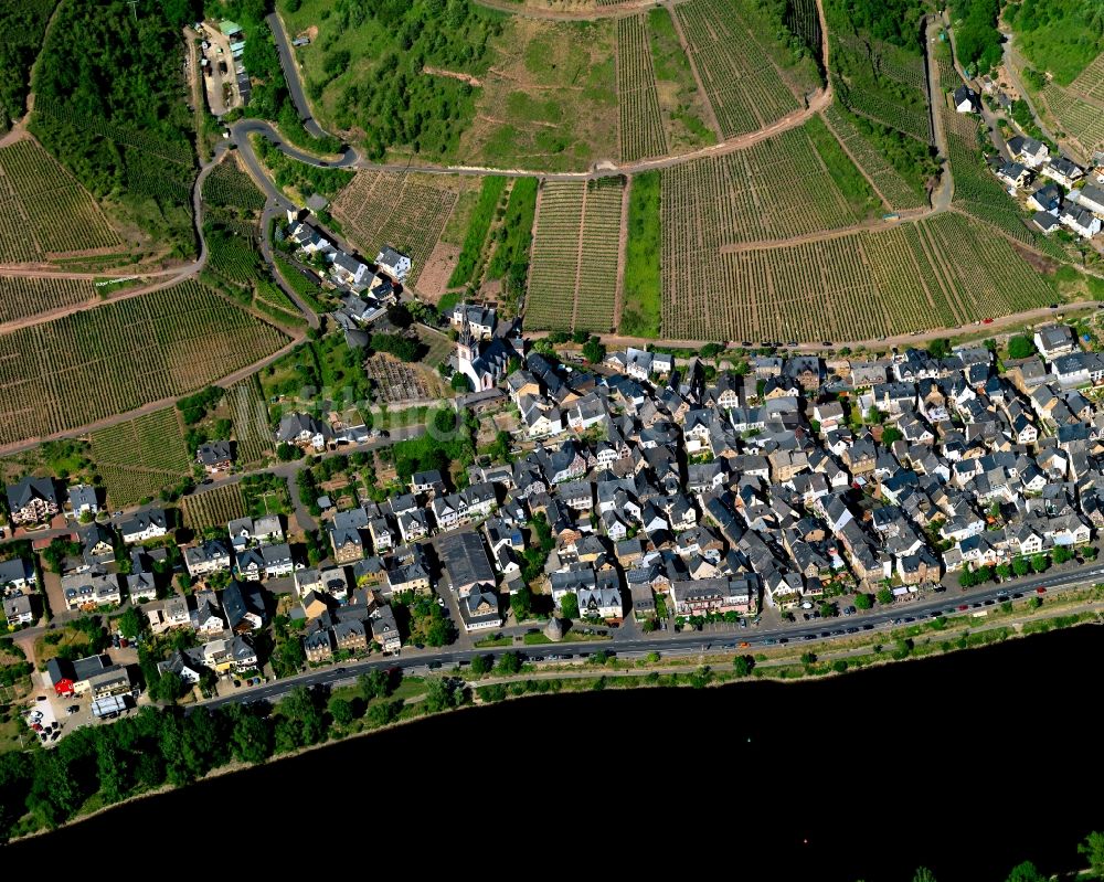 Ediger-Eller aus der Vogelperspektive: Dorfkern in Ediger-Eller im Bundesland Rheinland-Pfalz