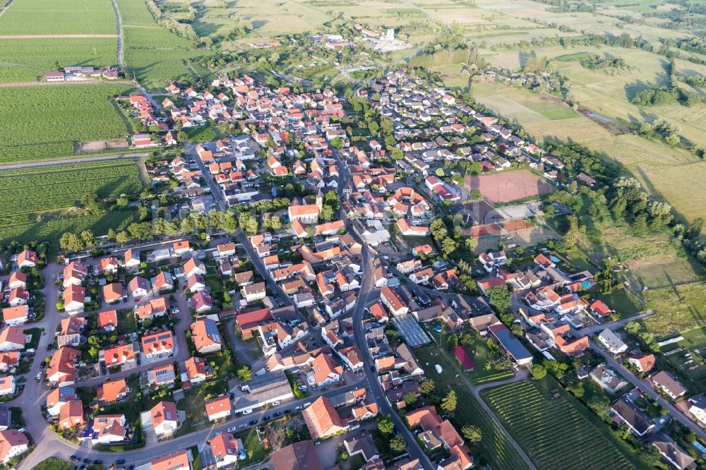 Erpolzheim von oben - Dorfkern in Erpolzheim im Bundesland Rheinland-Pfalz, Deutschland