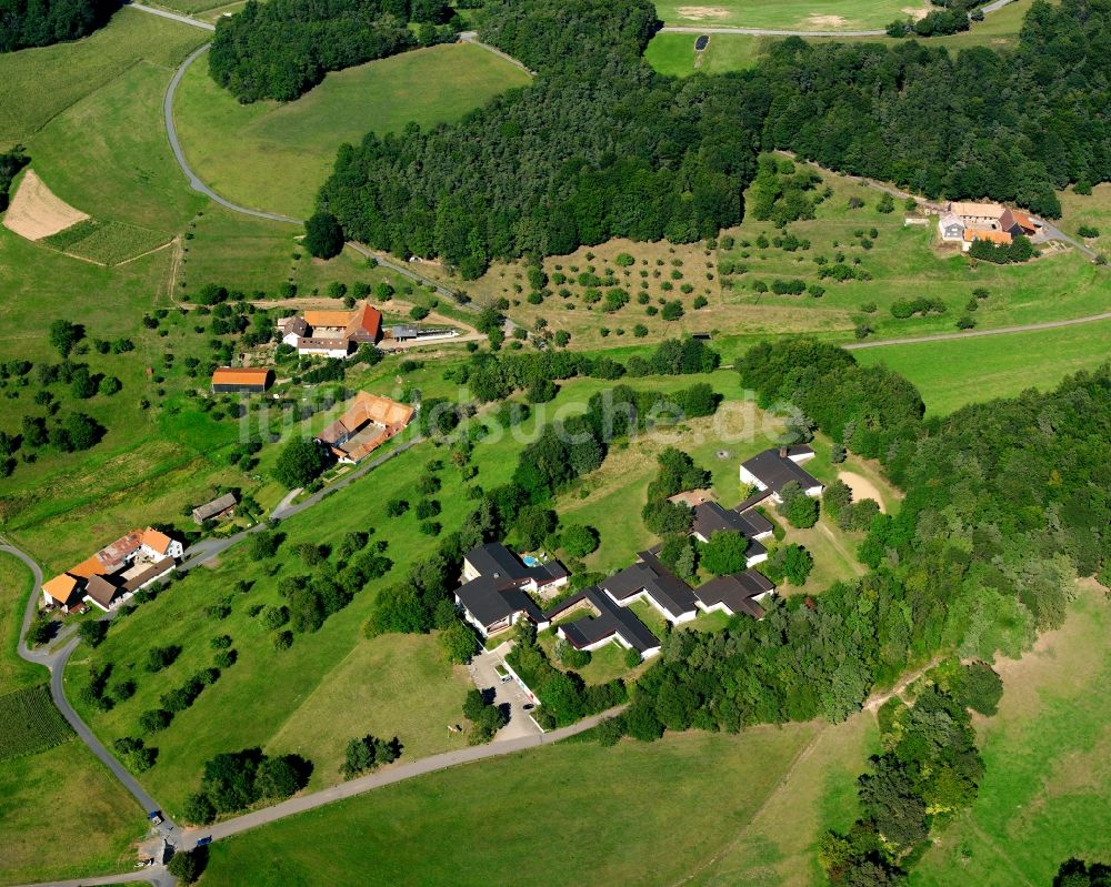 Affhöllerbach von oben - Dorfkern am Feldrand in Affhöllerbach im Bundesland Hessen, Deutschland