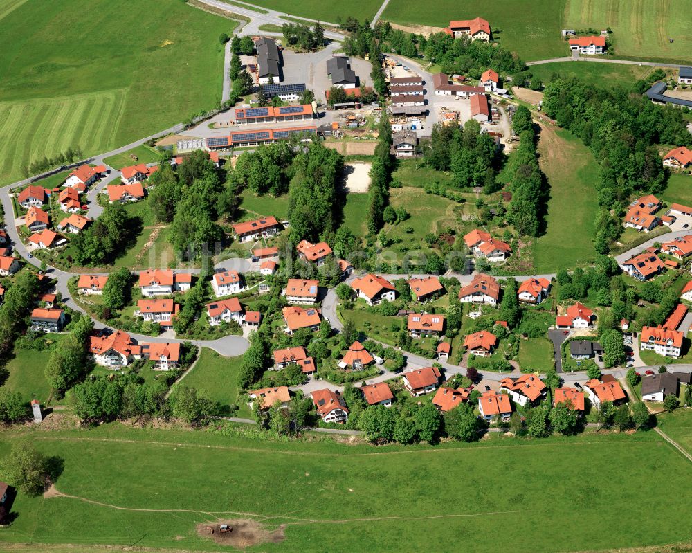 Ahornöd von oben - Dorfkern am Feldrand in Ahornöd im Bundesland Bayern, Deutschland