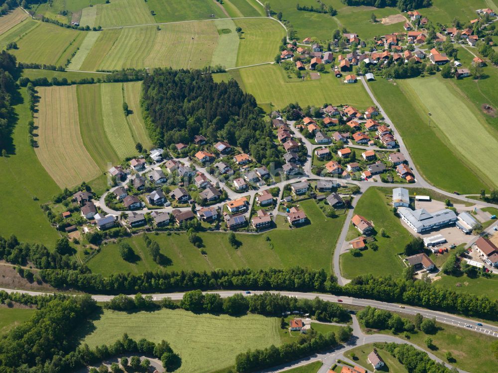 Luftaufnahme Ahornöd - Dorfkern am Feldrand in Ahornöd im Bundesland Bayern, Deutschland