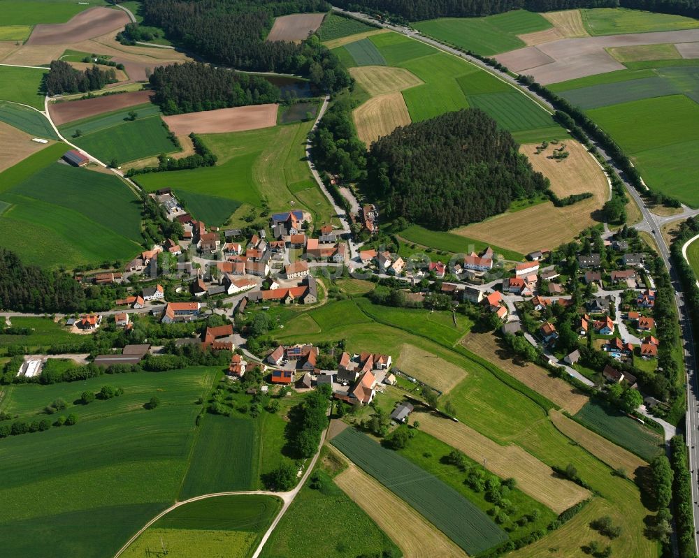 Aich von oben - Dorfkern am Feldrand in Aich im Bundesland Bayern, Deutschland