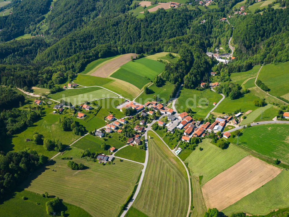 Luftbild Aigenstadl - Dorfkern am Feldrand in Aigenstadl im Bundesland Bayern, Deutschland