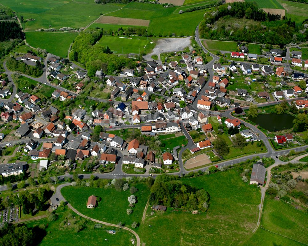 Luftbild Allertshausen - Dorfkern am Feldrand in Allertshausen im Bundesland Hessen, Deutschland