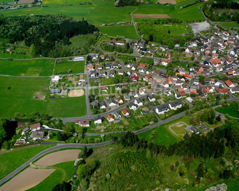 Luftaufnahme Allertshausen - Dorfkern am Feldrand in Allertshausen im Bundesland Hessen, Deutschland