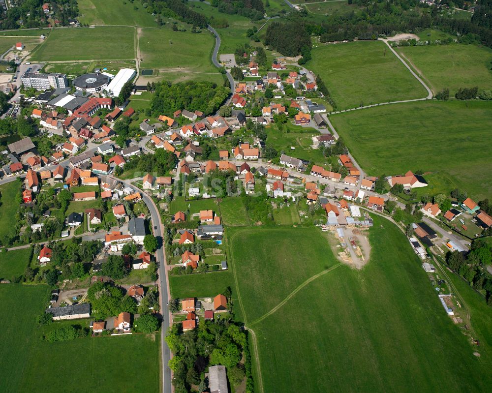 Allrode von oben - Dorfkern am Feldrand in Allrode im Bundesland Sachsen-Anhalt, Deutschland