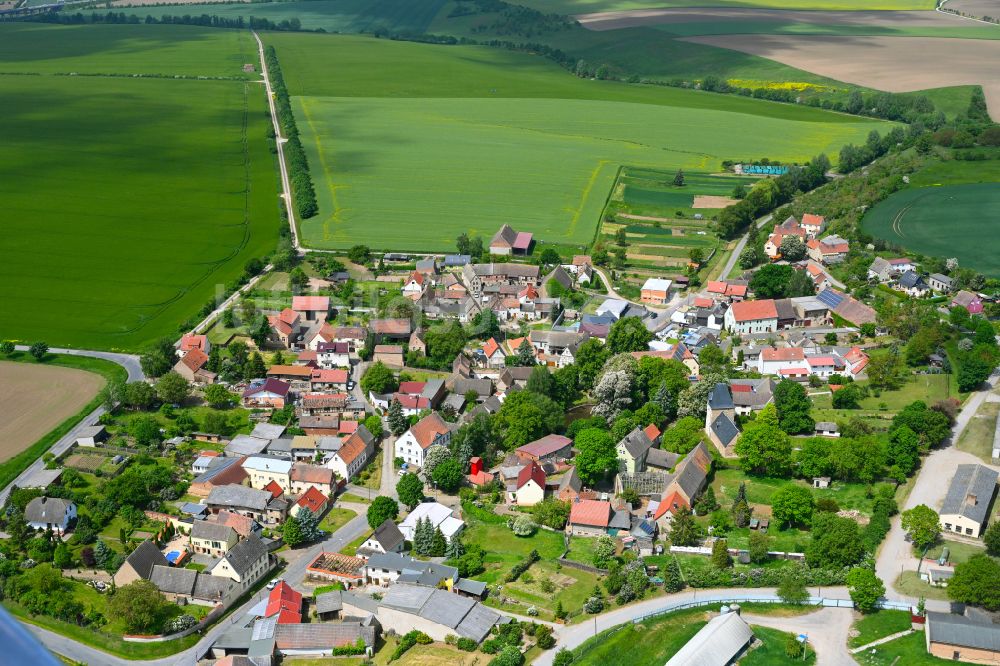 Allstedt von oben - Dorfkern am Feldrand in Allstedt im Bundesland Sachsen-Anhalt, Deutschland