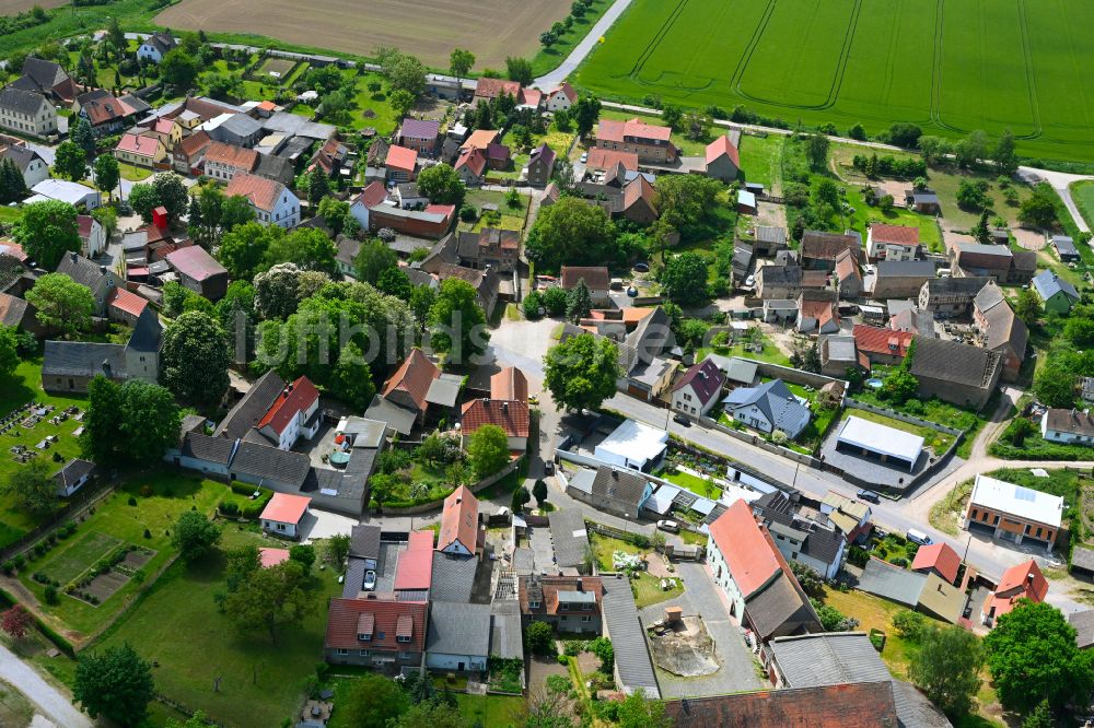 Allstedt von oben - Dorfkern am Feldrand in Allstedt im Bundesland Sachsen-Anhalt, Deutschland