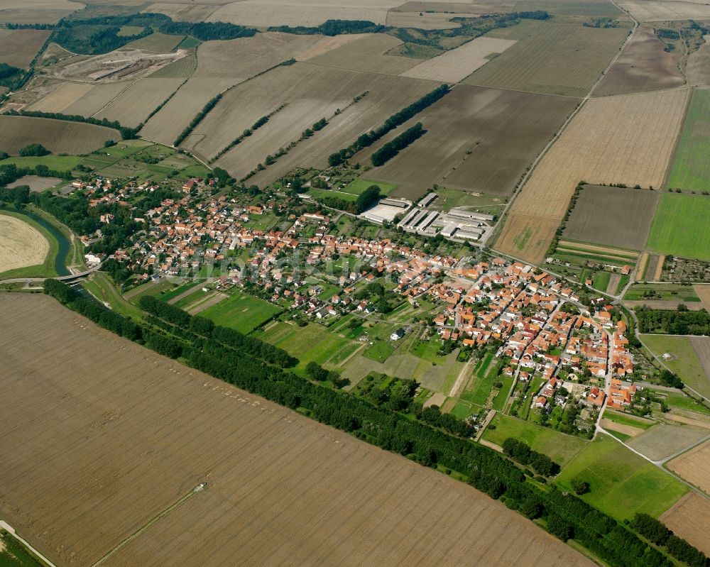 Altengottern von oben - Dorfkern am Feldrand in Altengottern im Bundesland Thüringen, Deutschland