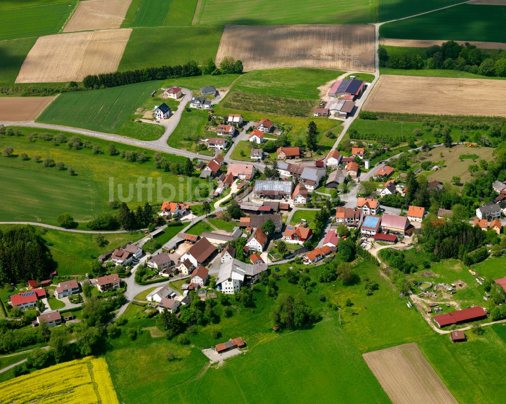 Altheim von oben - Dorfkern am Feldrand in Altheim im Bundesland Baden-Württemberg, Deutschland