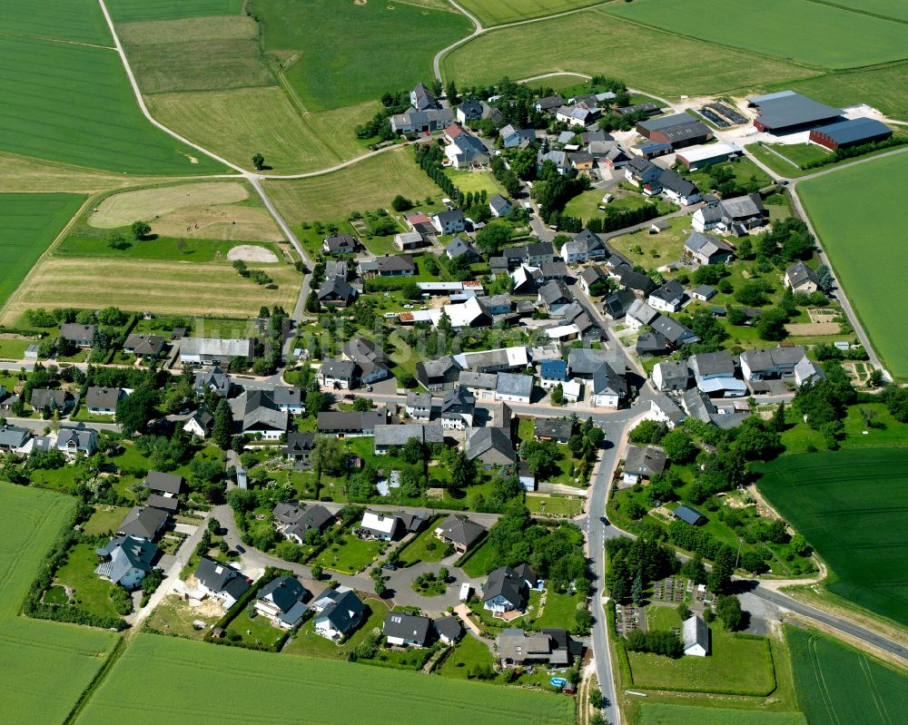 Luftbild Altweidelbach - Dorfkern am Feldrand in Altweidelbach im Bundesland Rheinland-Pfalz, Deutschland