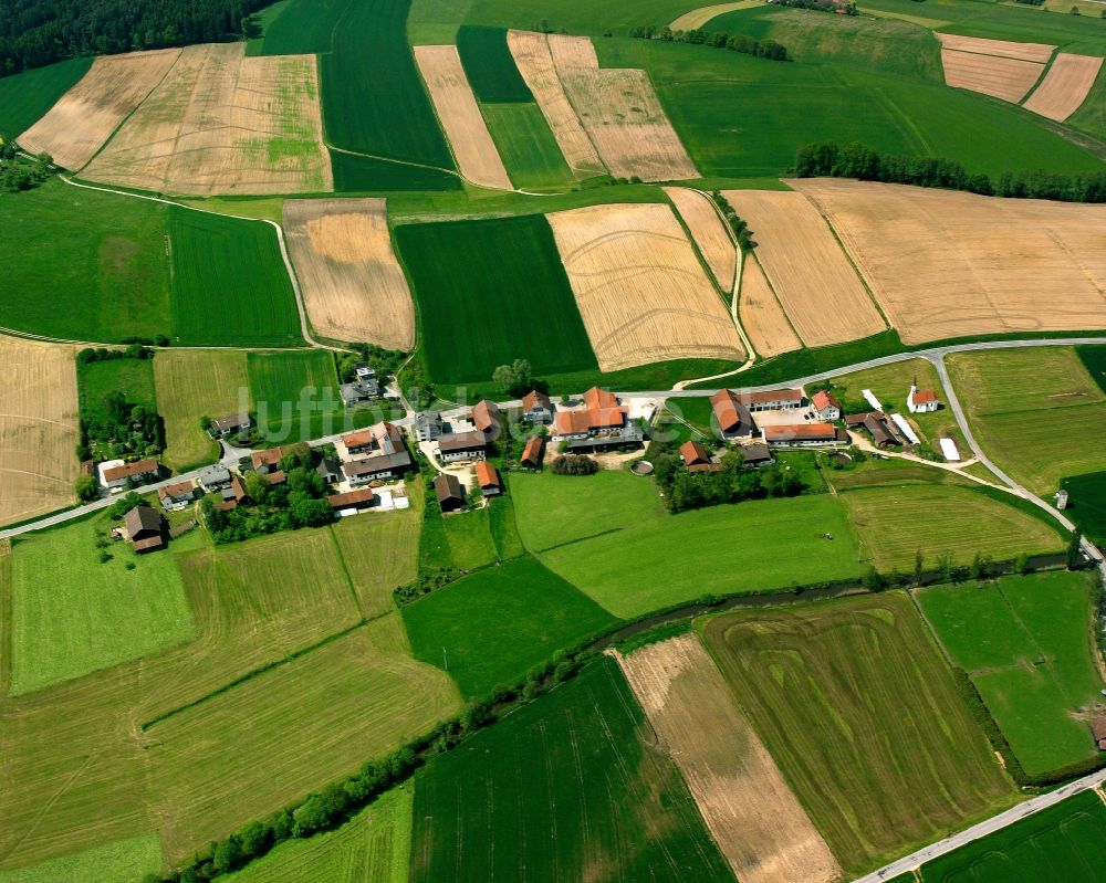 Luftaufnahme Ammersdorf - Dorfkern am Feldrand in Ammersdorf im Bundesland Bayern, Deutschland