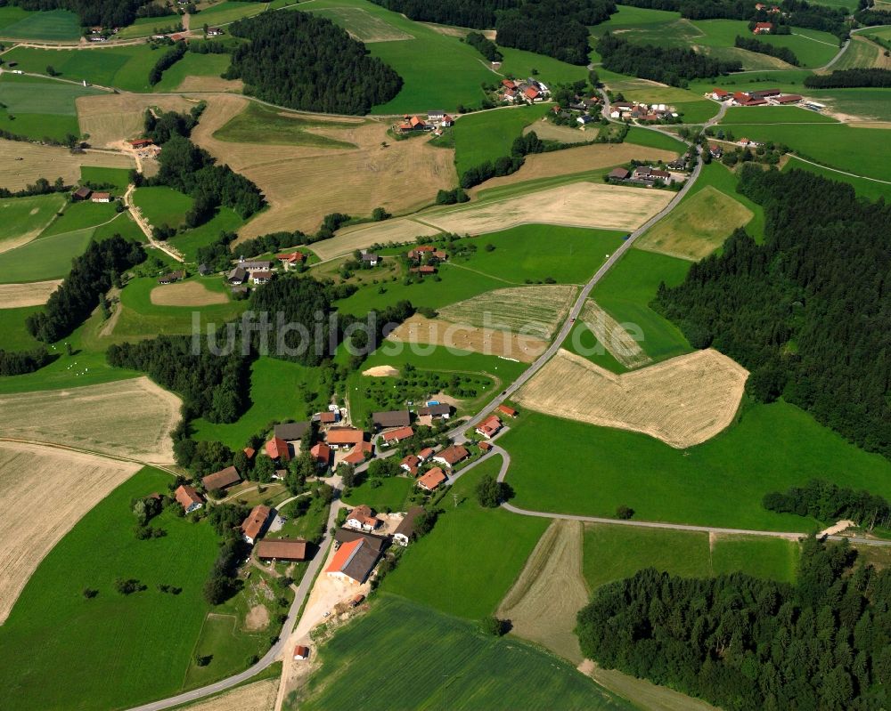 Luftbild Amosried - Dorfkern am Feldrand in Amosried im Bundesland Bayern, Deutschland