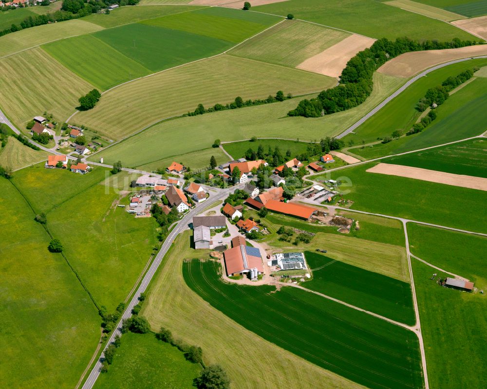 Luftaufnahme Ampfelbronn - Dorfkern am Feldrand in Ampfelbronn im Bundesland Baden-Württemberg, Deutschland