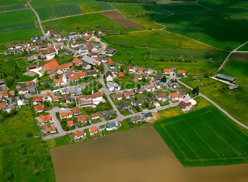 Amstetten aus der Vogelperspektive: Dorfkern am Feldrand in Amstetten im Bundesland Baden-Württemberg, Deutschland