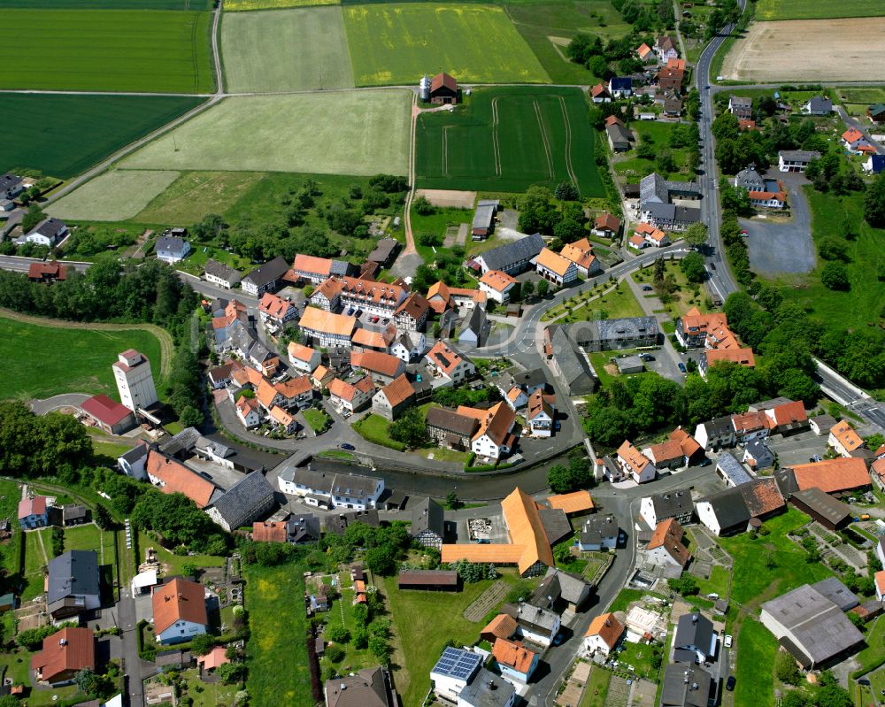 Luftaufnahme Angenrod - Dorfkern am Feldrand in Angenrod im Bundesland Hessen, Deutschland