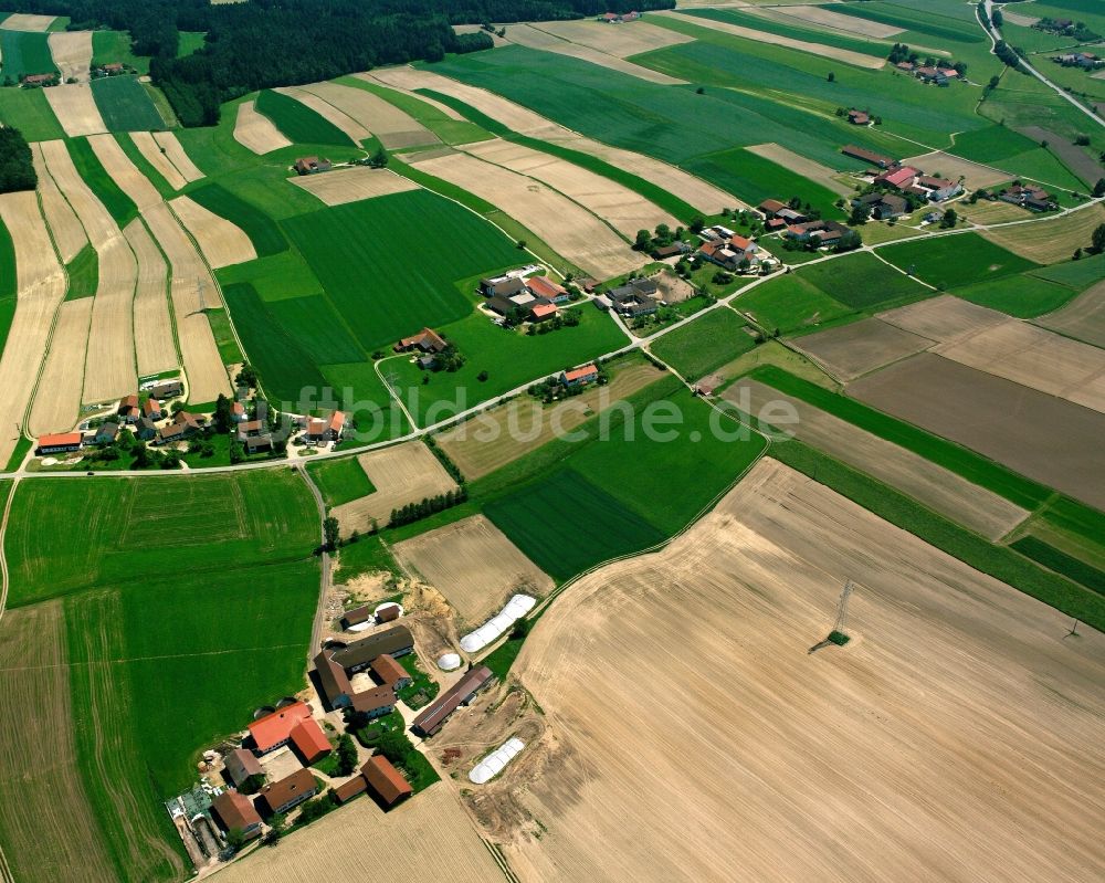 Luftbild Angerstorf - Dorfkern am Feldrand in Angerstorf im Bundesland Bayern, Deutschland