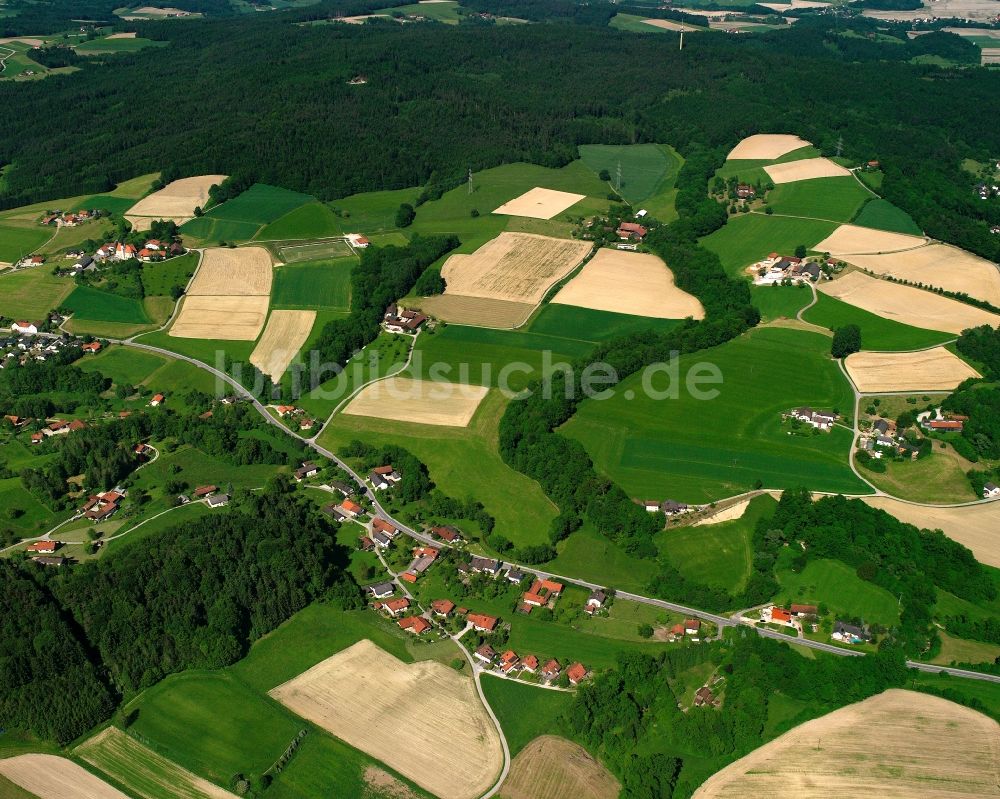 Antersdorf aus der Vogelperspektive: Dorfkern am Feldrand in Antersdorf im Bundesland Bayern, Deutschland