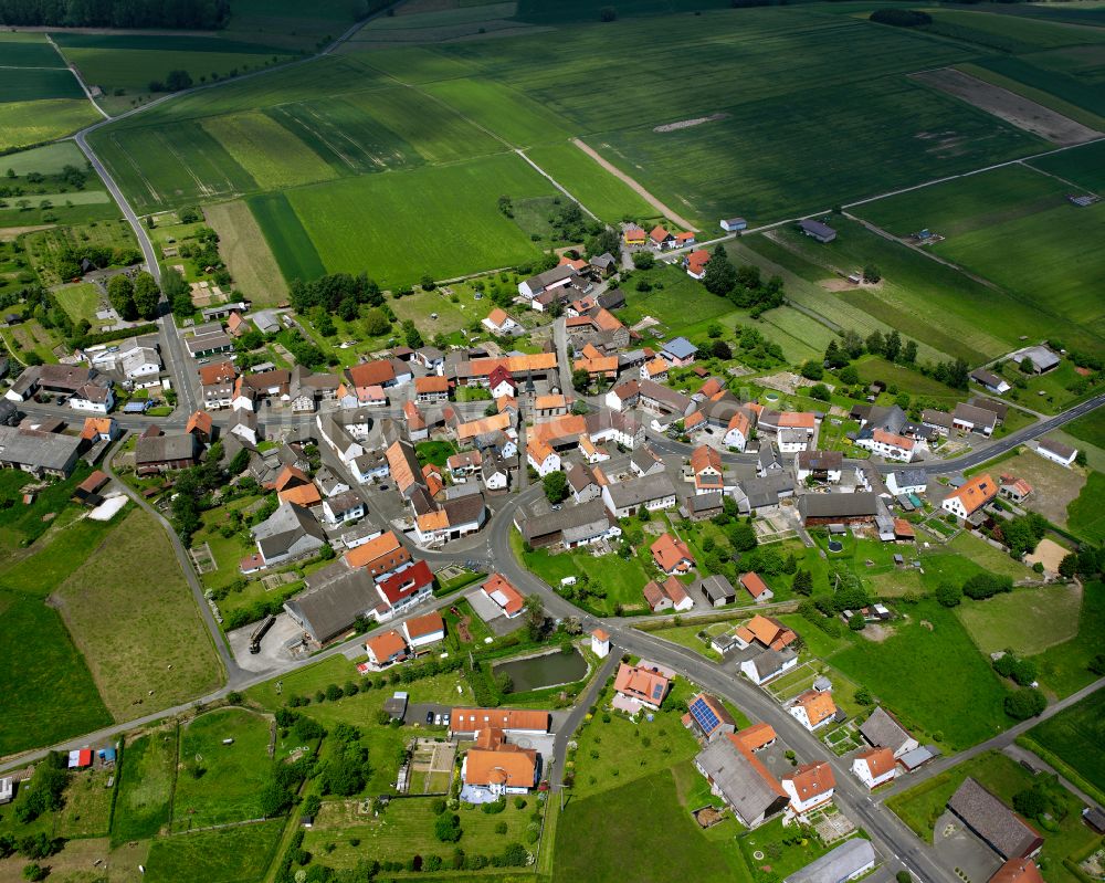 Appenrod von oben - Dorfkern am Feldrand in Appenrod im Bundesland Hessen, Deutschland