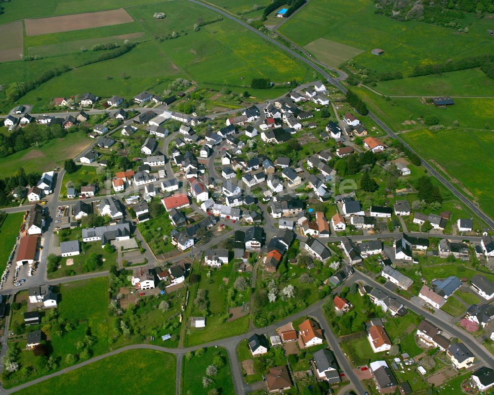 Arborn von oben - Dorfkern am Feldrand in Arborn im Bundesland Hessen, Deutschland