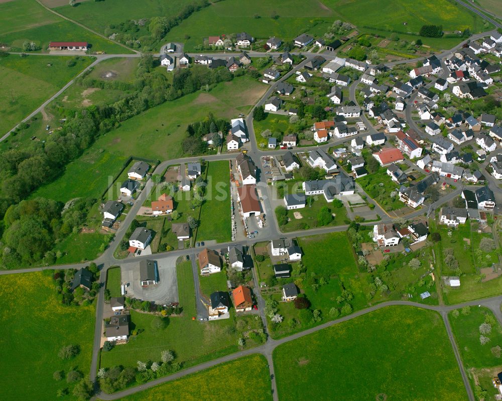 Arborn aus der Vogelperspektive: Dorfkern am Feldrand in Arborn im Bundesland Hessen, Deutschland