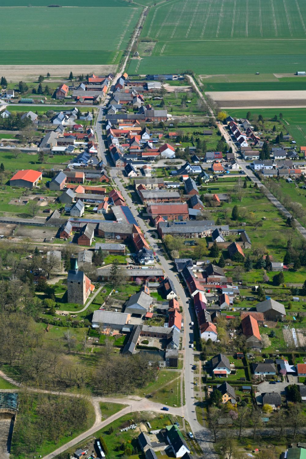 Luftbild Arensberg - Dorfkern am Feldrand in Arensberg im Bundesland Sachsen-Anhalt, Deutschland