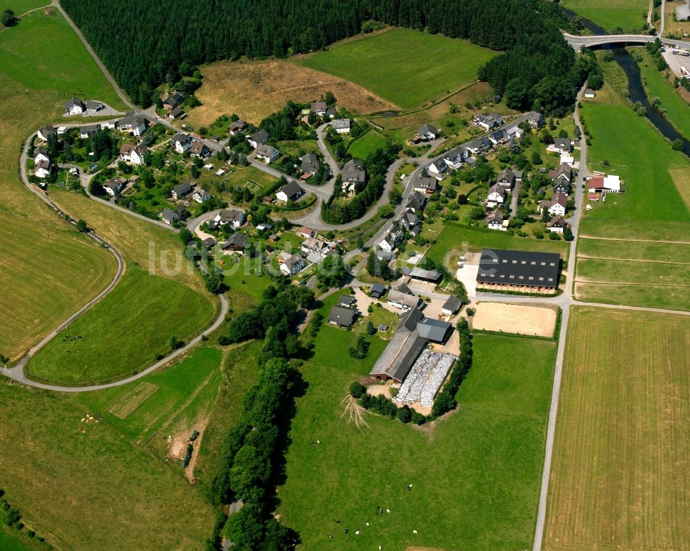 Arfeld aus der Vogelperspektive: Dorfkern am Feldrand in Arfeld im Bundesland Nordrhein-Westfalen, Deutschland