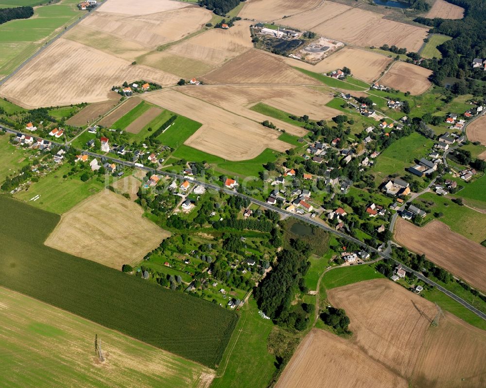 Luftbild Arnsdorf - Dorfkern am Feldrand in Arnsdorf im Bundesland Sachsen, Deutschland