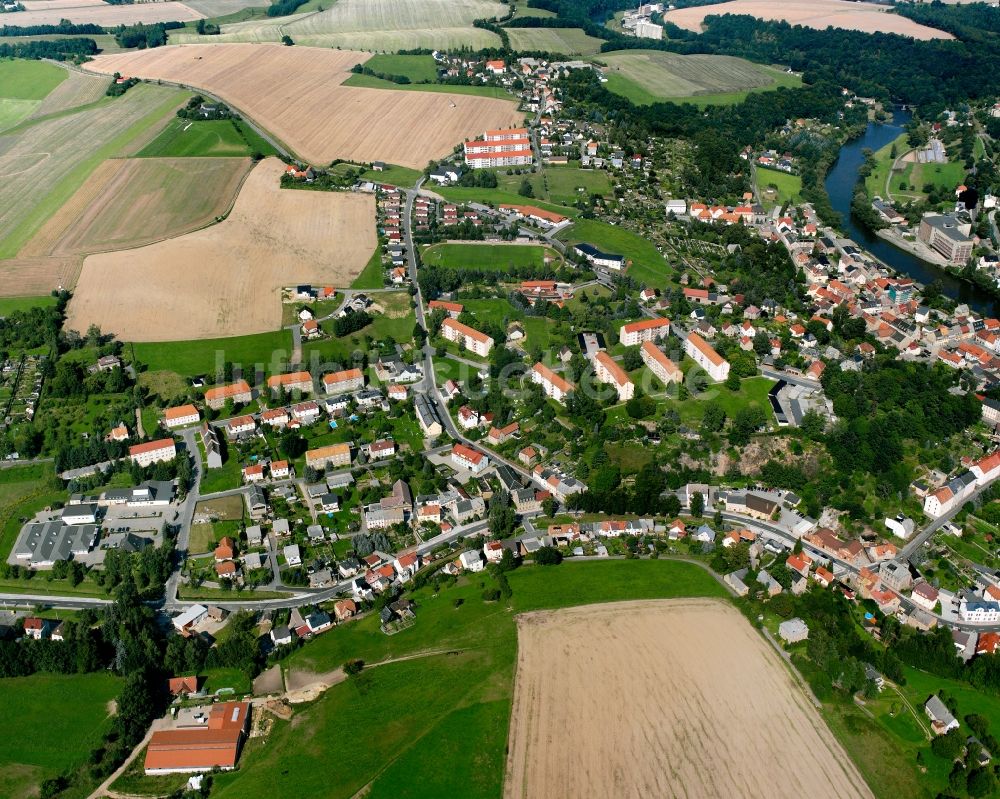 Arnsdorf von oben - Dorfkern am Feldrand in Arnsdorf im Bundesland Sachsen, Deutschland