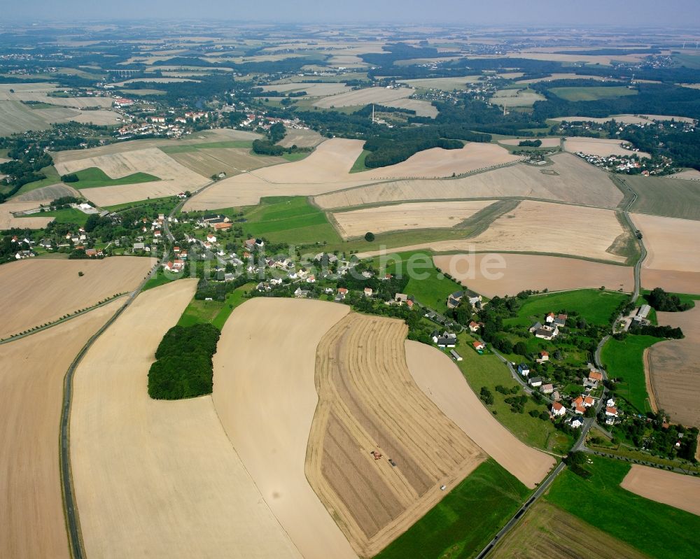 Arnsdorf von oben - Dorfkern am Feldrand in Arnsdorf im Bundesland Sachsen, Deutschland